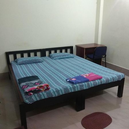 Cozy Living Hotel Guwahati Bagian luar foto