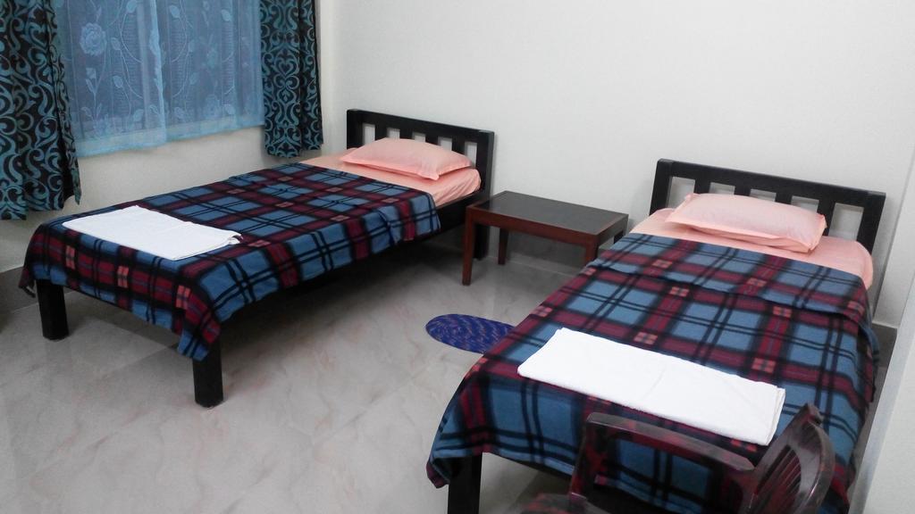 Cozy Living Hotel Guwahati Bagian luar foto