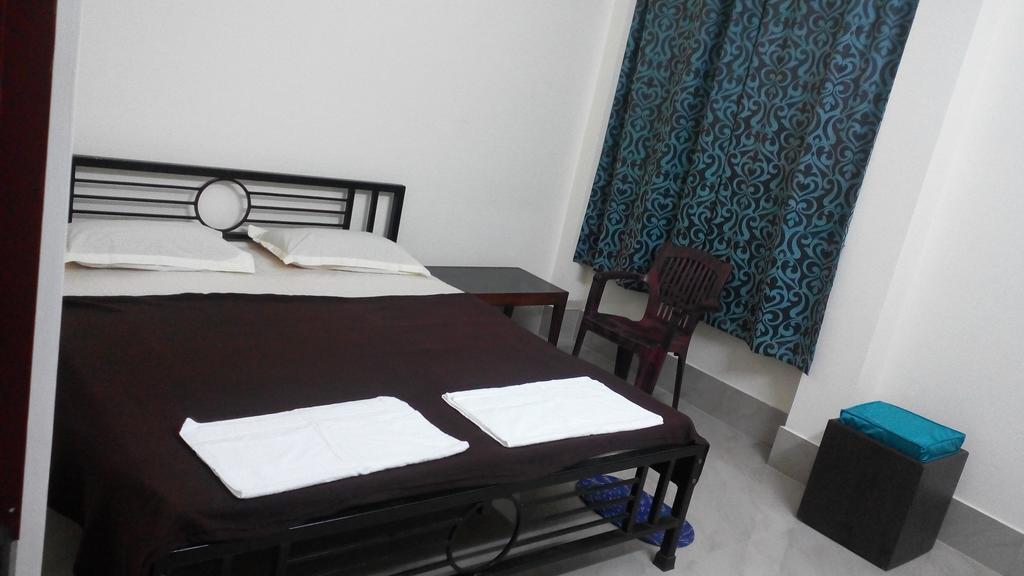 Cozy Living Hotel Guwahati Bagian luar foto