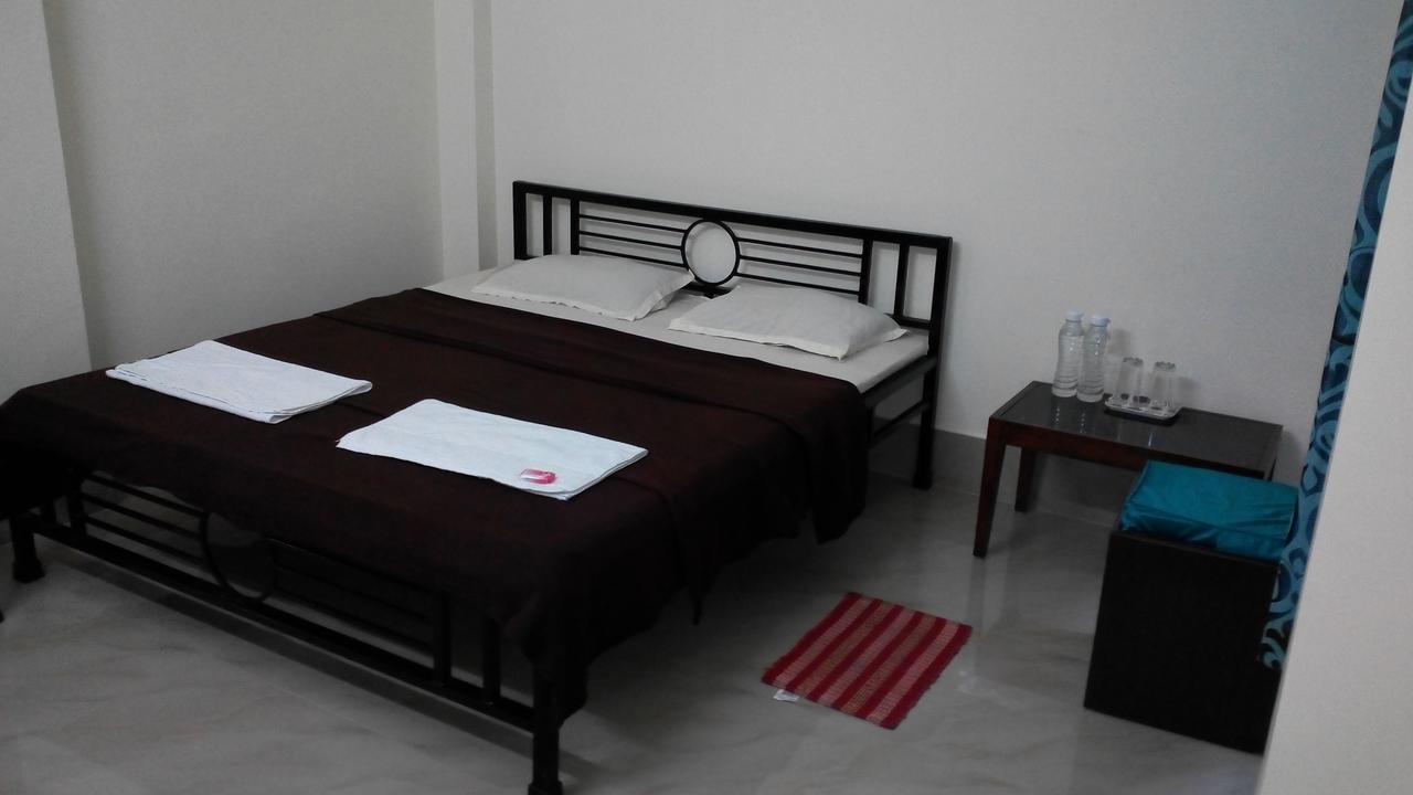 Cozy Living Hotel Guwahati Bagian luar foto