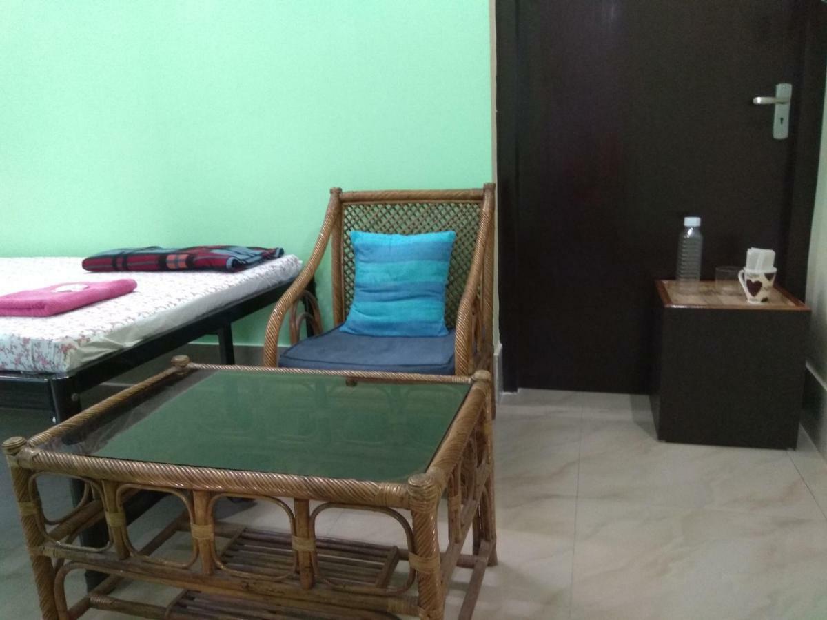 Cozy Living Hotel Guwahati Bagian luar foto