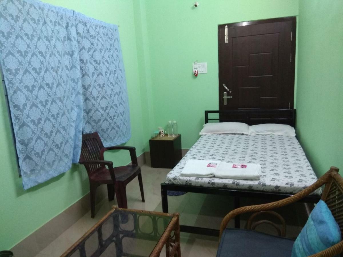 Cozy Living Hotel Guwahati Bagian luar foto