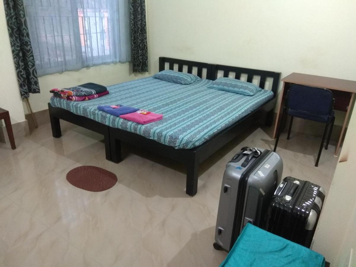 Cozy Living Hotel Guwahati Bagian luar foto