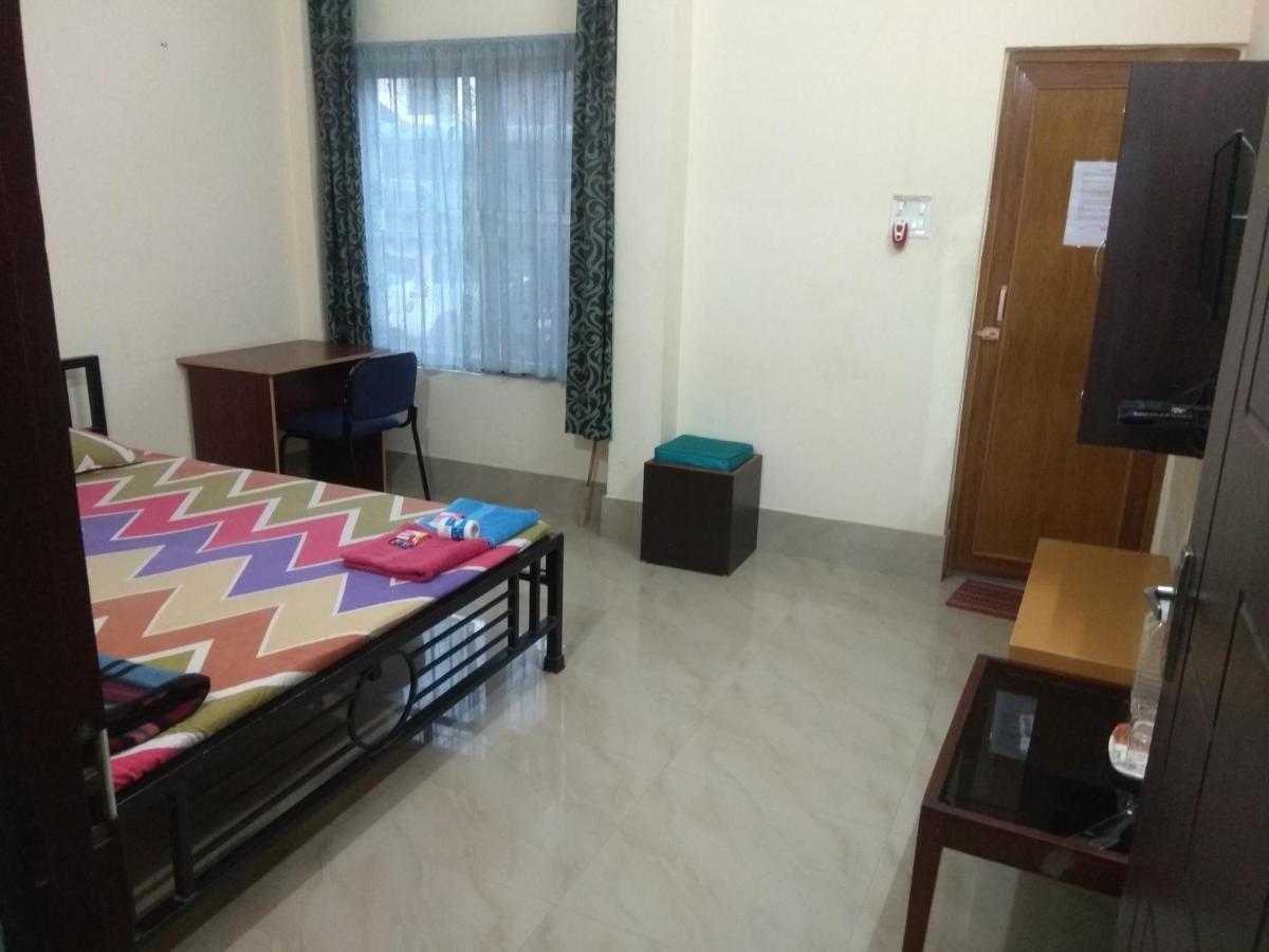 Cozy Living Hotel Guwahati Bagian luar foto